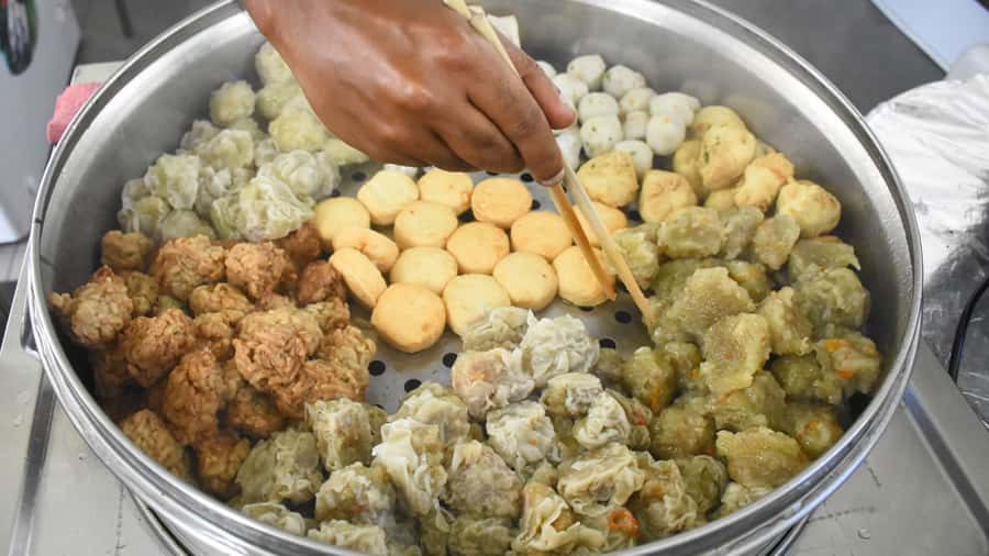 Mauritius: Port Louis Street Food Walking Tour - Pace, Weather, and Walking Smart for 2 Hours