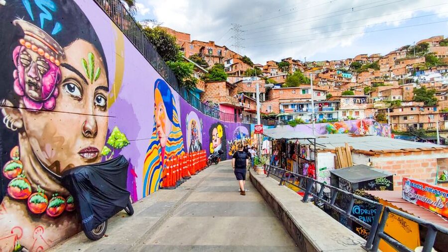Medellin: Comuna 13 Graffiti Tour, Cable Car & Street Food - Comuna 13 streets: graffiti stories, music, and changing neighborhoods