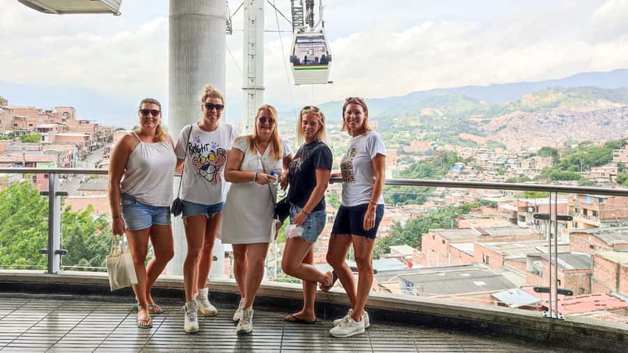 Medellin: Comuna 13 Graffiti Tour, Cable Car & Street Food - Dance show stop: a short cultural moment (weather-dependent)