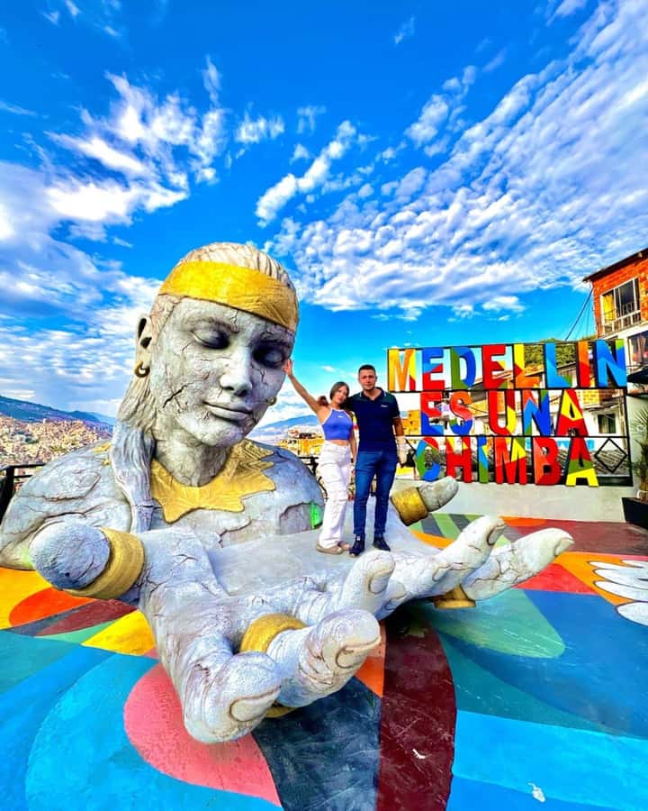 Medellín: Comuna 13 True Story and Street Food Tour - Why Comuna 13 is more than a photo stop