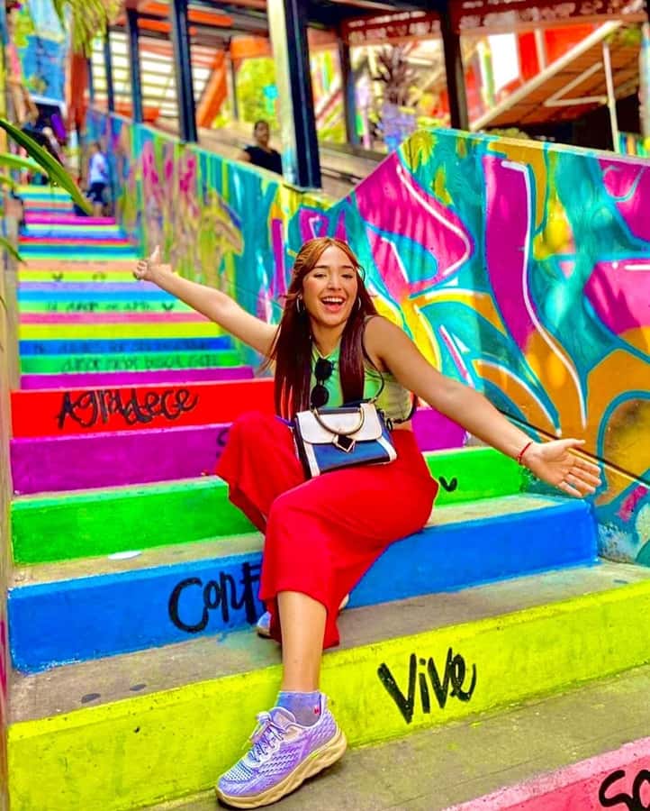 Medellín: Comuna 13 True Story and Street Food Tour - The story walk: why the timing and route matter