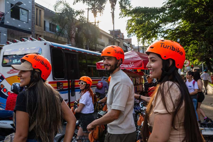 Medellín: E-bike and Foodie Tour - Meeting Turibike on an industrial street (so you don’t waste time)