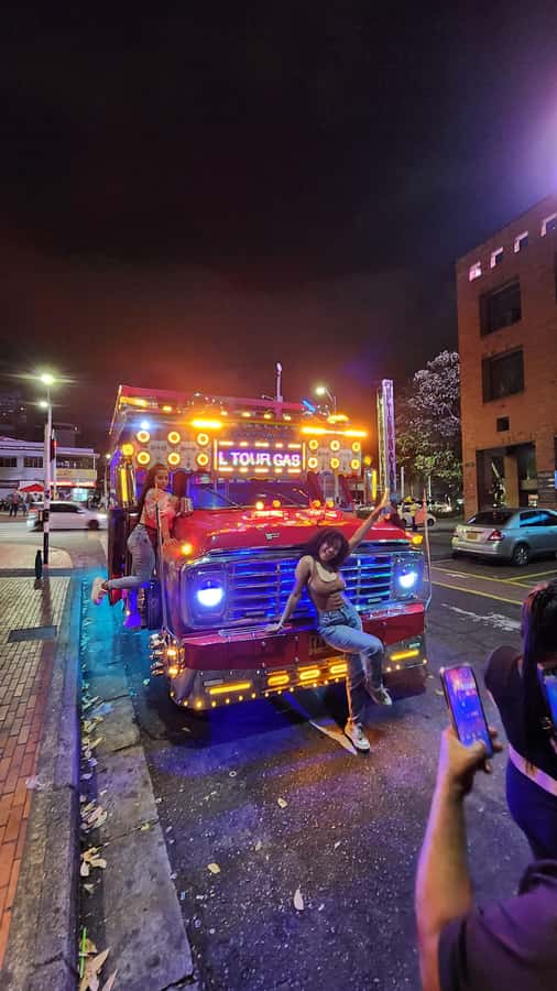 Medellin: Party Bus with DJ & Street Food Tastings - The 4-hour ride: the pacing that keeps the party going