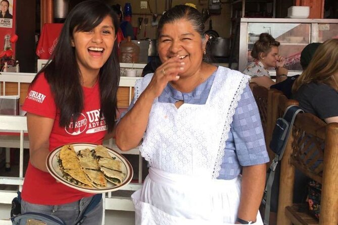 Mexico City: Hidden Markets, Street Food & Salsa-Making Tour - Stop 2: Mercado Jamaica and the 3-in-1 Flower, Produce, Food Route