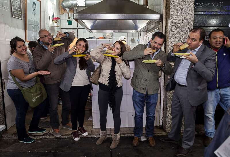 Mexico City: Tacos & Mezcal Night Food Tour - Getting Around at Night: Minivan Comfort and Smart Route Planning