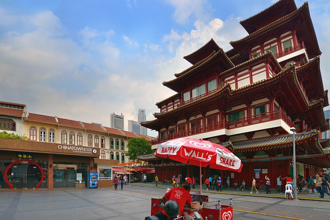 Michelin Premium Food Tour with Hawker Centre & Chinatown Tour - Hawker centre + wet market: where the food gets real