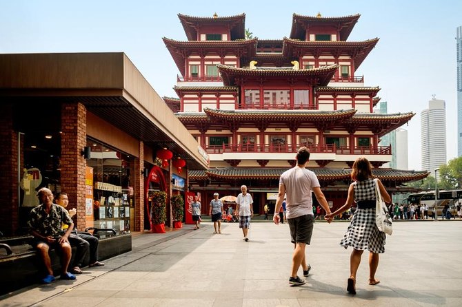 Michelin Premium Food Tour with Hawker Centre & Chinatown Tour - Comfort and practical realities in hawker-style settings
