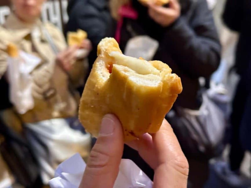 Milan: Delicious Food Tour and City Center Sightseeing - Duomo and Piazza del Duomo: Seeing Milan’s Center While You Snack