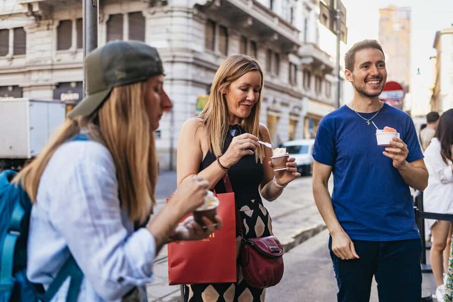 Milan: Street Food Walking Tour - Where you meet: finding UNIQLO near Piazza Cordusio