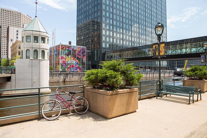 Milwaukee Food Tour with 5 Local Favorites Tastings & Secret Dish - Guide energy: what made Taylor, Alexis, Tyler, and others work