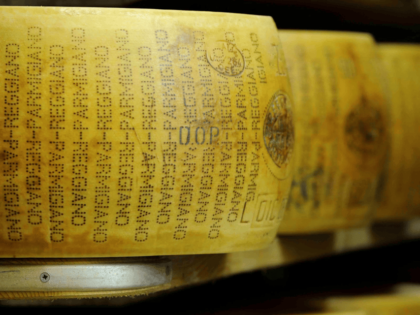 Modena Food Tour: Sightseeing & Taste - Modena in 2 Hours: the walk-and-taste rhythm
