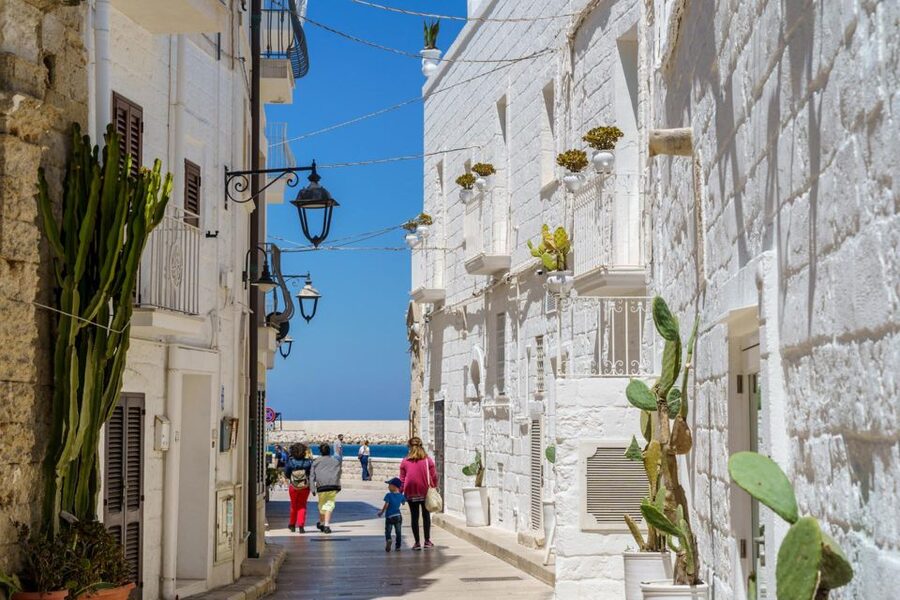 Monopoli: Walking Street Food Tour - Entering Monopoli Through Food, Not Just Sights