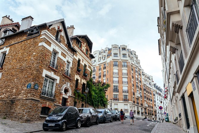 Montmartre Private Food Walking Tour With Locals: The 10 Tastings - Sacré-Cœur from the outside: stories with actual payoff