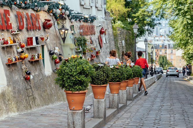 Montmartre Private Food Walking Tour With Locals: The 10 Tastings - Dietary restrictions and host flexibility: how to get a better match