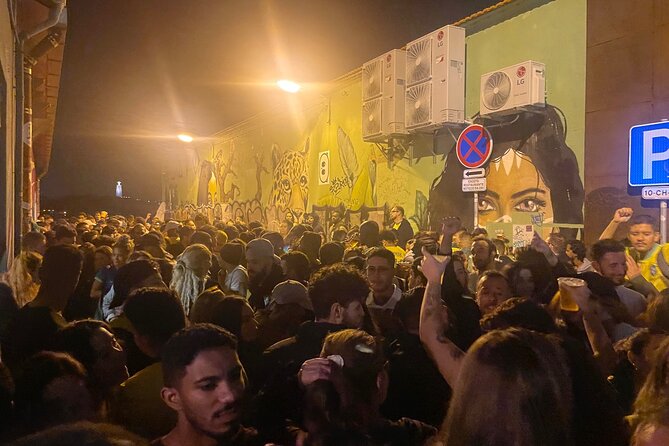 Multicultural Lisbon Walk: Food Tastings, Stories & Live Music - Mouraria and the Castle hills: street art, climbing, and a meal anchored in community
