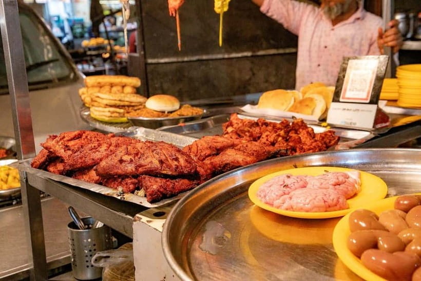 Mumbai: Street Food and Night Markets Tour - Chowpatty beach start: snacks, breeze, and an easy way in