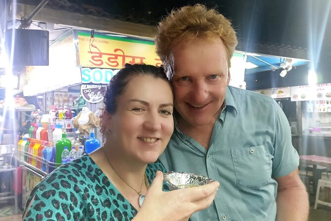 Mumbai Street Food & Bazaar Tour with Local Transport - Bhuleshwar Bazaar: Textiles, Spices, and a Market That Moves