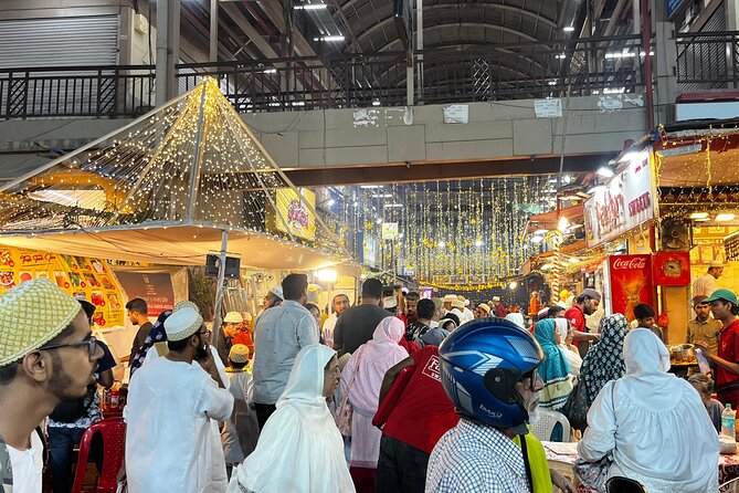 Mumbai Street Food & Bazaar Tour with Local Transport - Local Train Ride: How Public Transport Adds Real Perspective