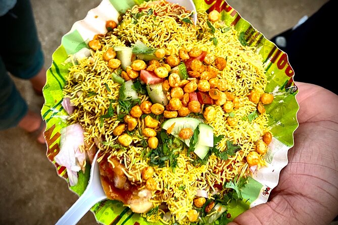 Mumbai: Street Food Tour - Bhuleshwar khao gallis: saffron ukala, dosa, and snack variety