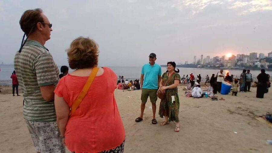 Mumbai Street Food Tour with Evening Bazaar Walk - First stop: Chowpatty Beach sunset and vegetarian street snacks
