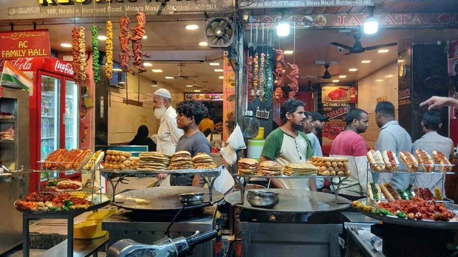 Mumbai Street Food Tour with Evening Bazaar Walk - Price and value: why $13 can work when a tour actually includes the city