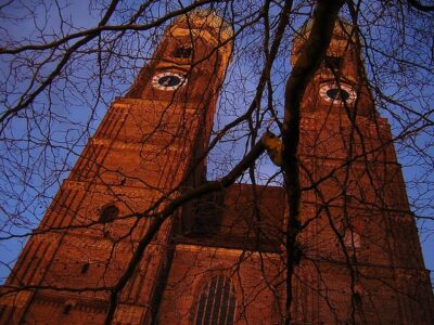 Munich: 3-Hour Culinary Nightwatch Tour - Meeting at Marienplatz: Finding the Weis(s)er Stadtvogel Night Watchman