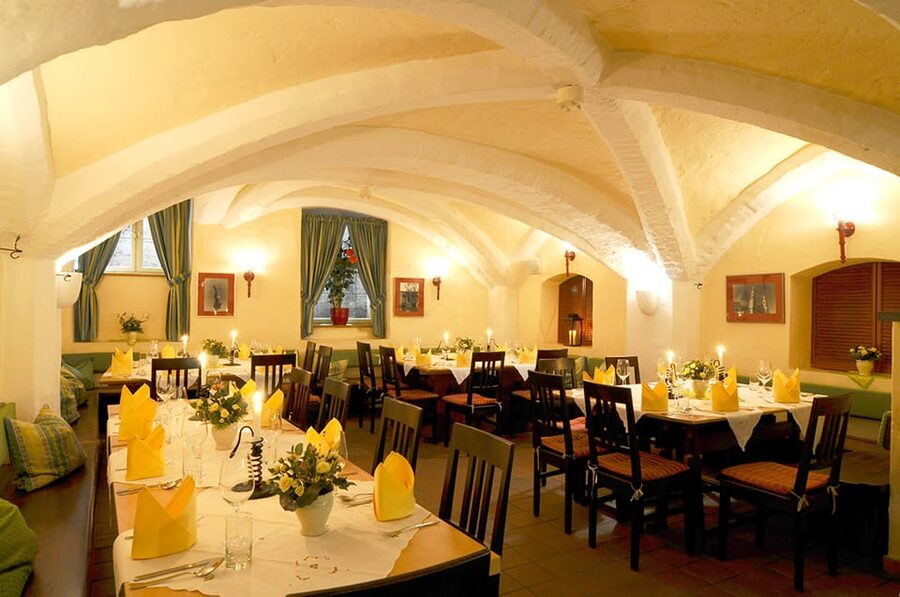 Munich: 3-Hour Culinary Nightwatch Tour - Frauenkirche Towers and the Palaces You Pass Like a Local