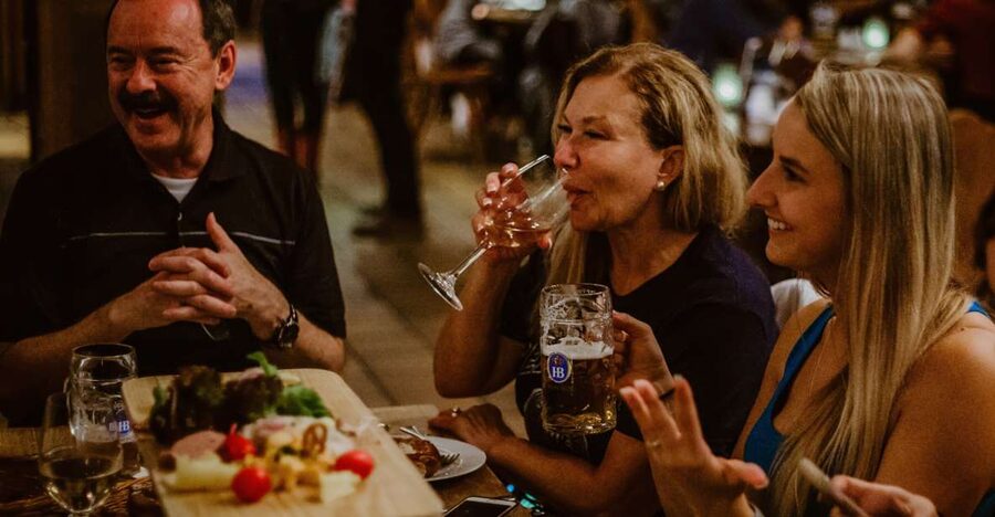 Munich: Beer and Food Tour with Dinner & Oktoberfest Museum - The 210-Minute Plan: A Night That Starts Easy and Ends with Food