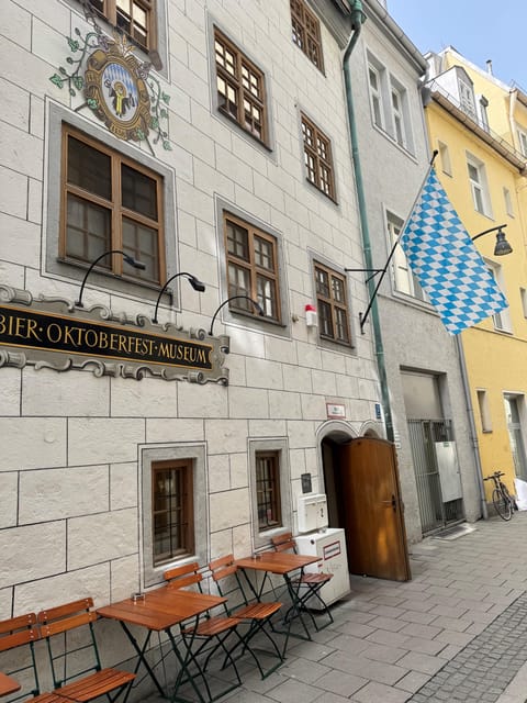 Munich: Guided Food Walking Tour with Beer Tasting - Watching schmaltz pastries get made: Auszog´ne, Strizerl, Dampfnudeln