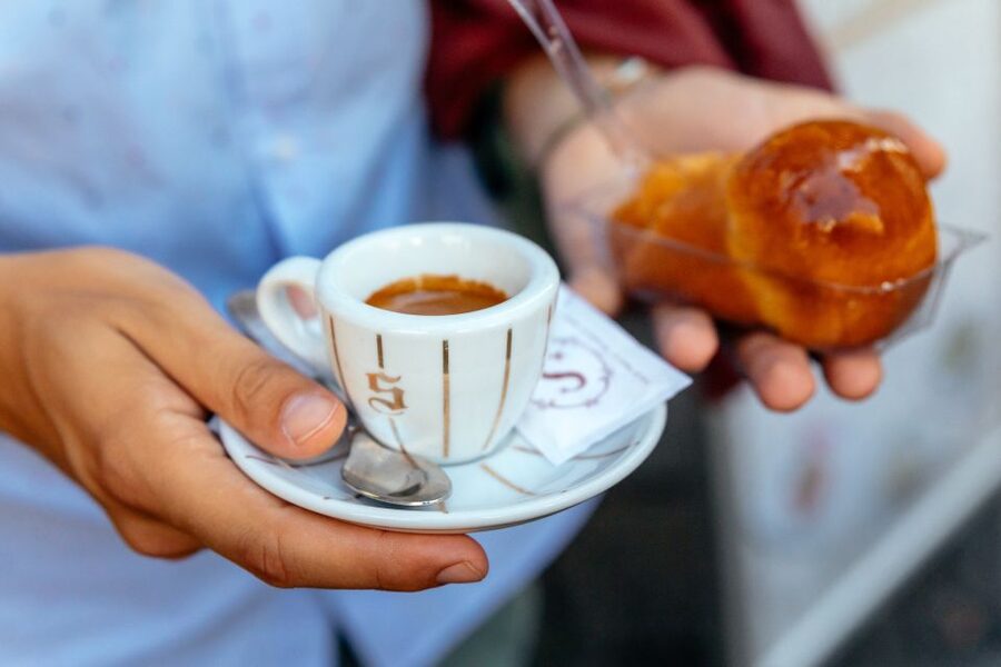 Naples: Private Food Tour – 10 Tastings with Locals - Meeting at the Dante statue: your Naples “on foot” start