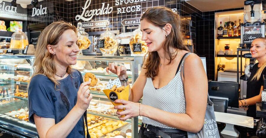 Naples: Private Food Tour – 10 Tastings with Locals - Piazza del Gesù: where the tour’s history talk actually connects to food