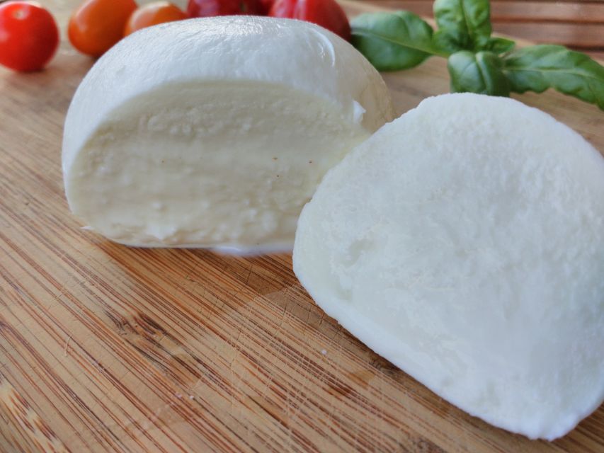 Naples: Private Food Tour – 10 Tastings with Locals - Private guide energy: how Paola, Pina, and Roberto can change the whole feel