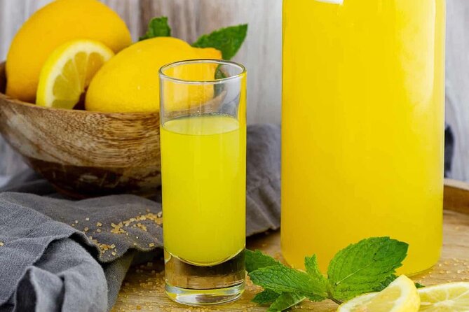 Naples Private Food Walking Tour from Pizza to Limoncello - What you’ll actually eat (and why it’s more than pizza)