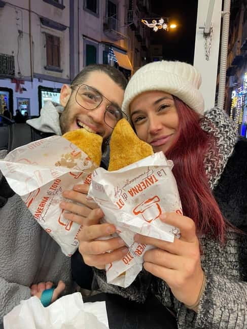 Naples: Street Art, Wine and Food Tasting Walking Tour - Food tasting that hits the Neapolitan classics (and keeps moving)
