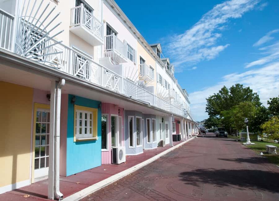 Nassau: E-Scooter Tour with Food Tasting and Local Drinks - A Nassau e-scooter tour that mixes history with real snacks