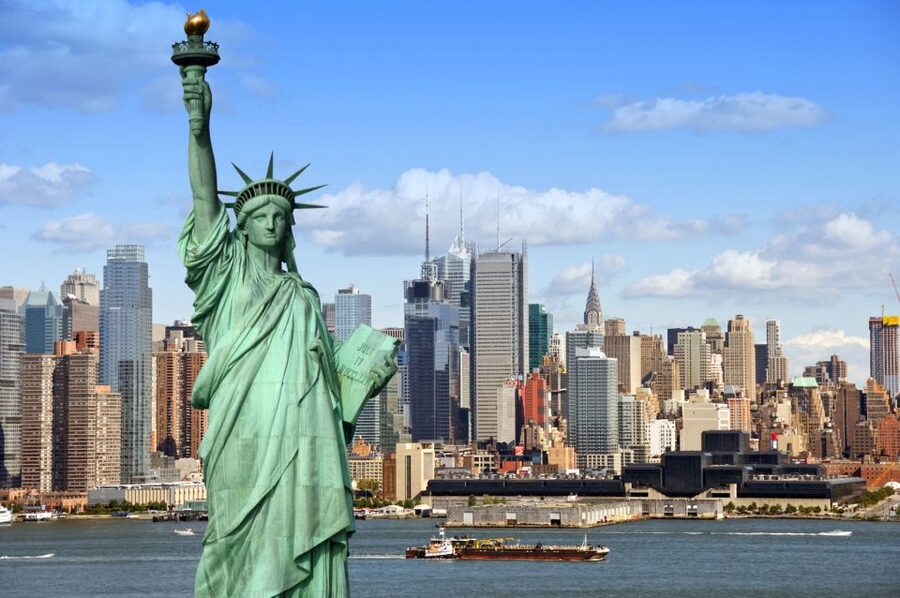 New York City: Sightseeing Walking Tour with Food Tastings - Wall Street to Charging Bull: start where NYC means business