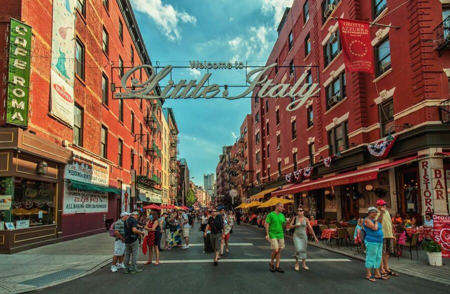 New York City: Sightseeing Walking Tour with Food Tastings - Subway to Times Square and up 5th Avenue: the big-name hits in a short time