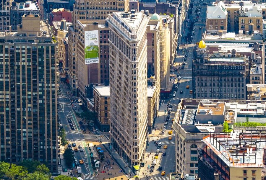 New York City: Sightseeing Walking Tour with Food Tastings - The guide is the real value: stories, answers, and keeping the pace