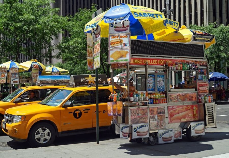 New York City: Sightseeing Walking Tour with Food Tastings - Food on a walking tour: why these tastings work