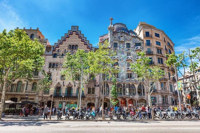 Night Tapas Walking Tour in Barcelona Modernist Area with Small Group and Dinner - Drinks and wine pairings: what’s actually included