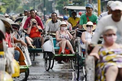 Night Walking Tour-Malioboro street food with guide at Yogyakarta - Start at Tugu Monument: set your bearings before you eat