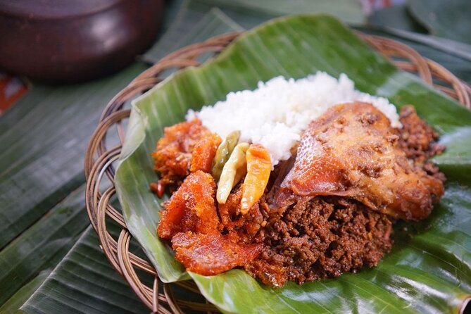 Night Walking Tour-Malioboro street food with guide at Yogyakarta - Titik Nol Kilometer: history stop without the museum mood