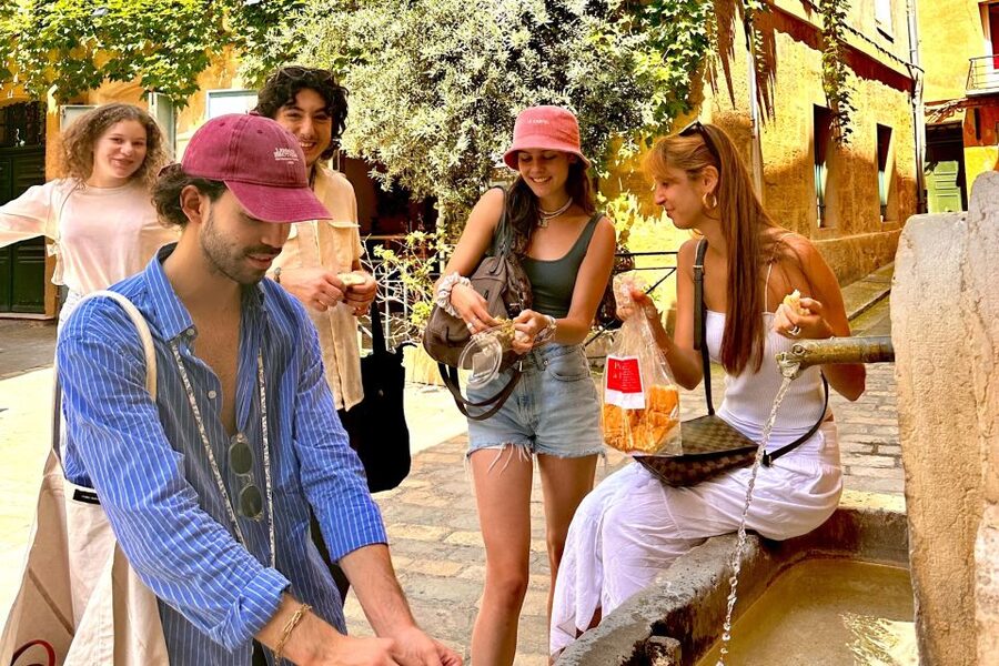 NO DIET CLUB - Unique local food tour in Aix en Provence - Your guide experience: fun facts, jokes, and a native to-do list