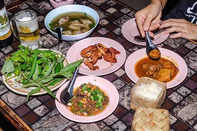 Northern Flavours Chiang Mai Food Tour with 15+ Tastings - Stop 1 near Wat Lok Moli: your first tastes and the food history thread