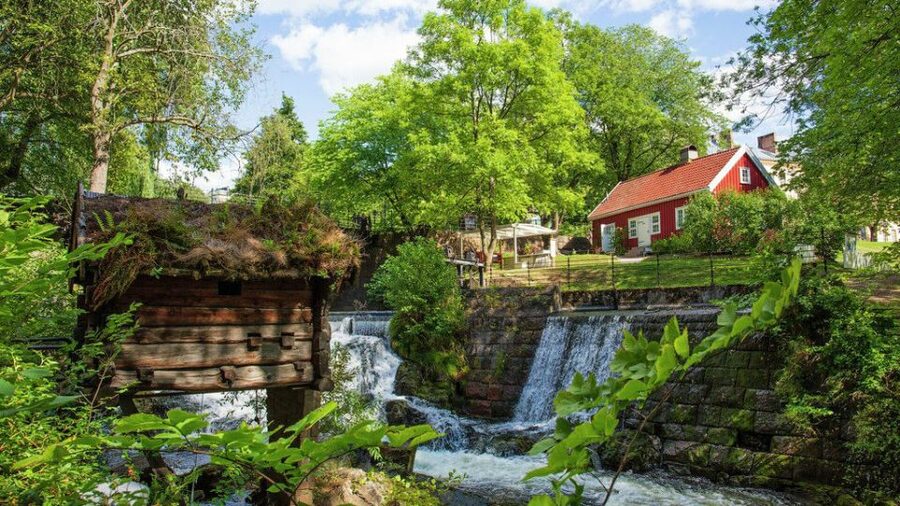 Norwegian Food Tour & Hidden Gems of Oslo - The walking reality: mostly flat, with a few short steep climbs
