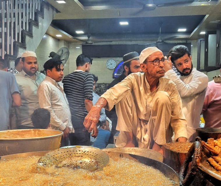 Old Delhi Food Tour: A Night Time Feast - The route: from Chandni Chowk Rd to a night dinner by Jama Masjid