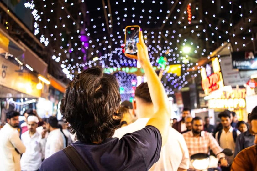Old Delhi Food Tour: A Night Time Feast - Sis Ganj Guru Dwara: street food plus a market-walk mindset