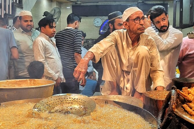 Old Delhi Night Food Tour - Kitchens & Local Stories - Stop 3: Gurudwara Sis Ganj Sahib, and the story behind the visit