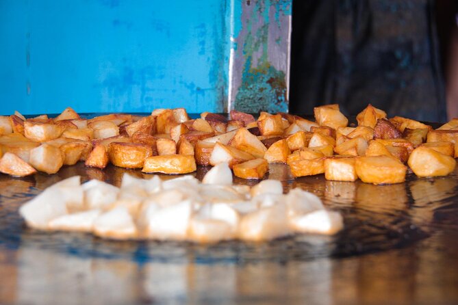 Old Delhi Street Food Tour - Stop 1: Rajiv Chowk (the smart starting line)