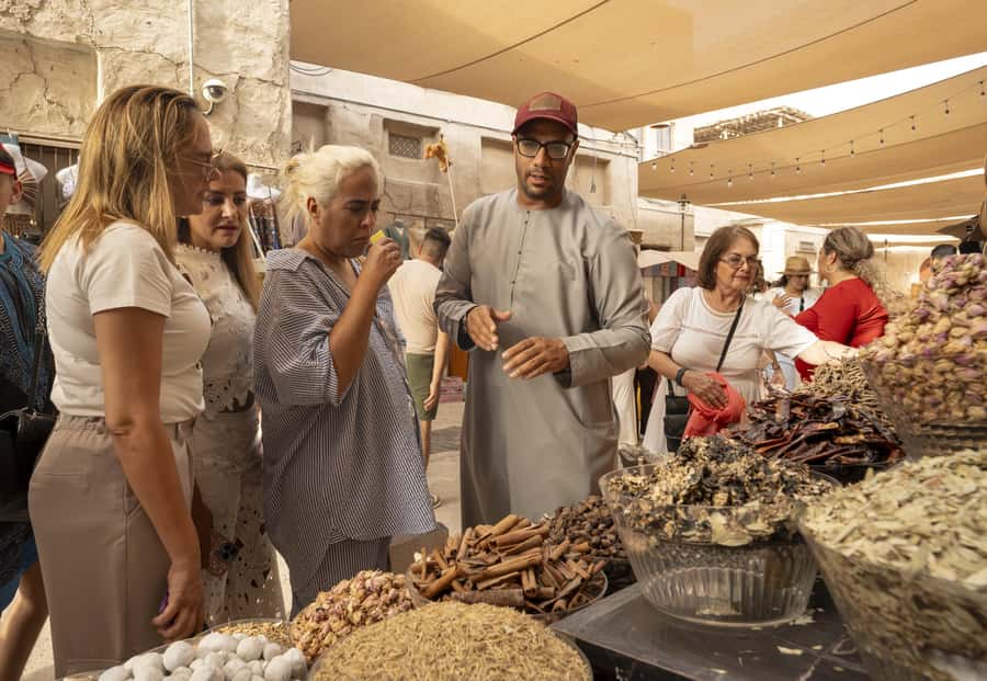 Old Dubai Historic Guided Tour: Creek, Street Food & Souks - Spice Souk and Gold Souk: how to shop without losing your head